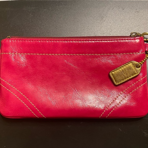 Coach patent leather magenta wristlet - Picture 4 of 6